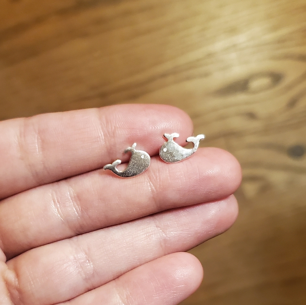 NWOT 925 Sterling Silver Lucky Whale Stud Earrings - Picture 3 of 7